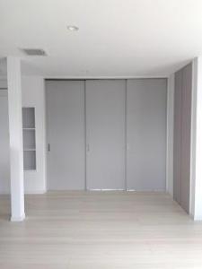 シンプルなデザインながら木目調で温かみのある空間へリノベーション