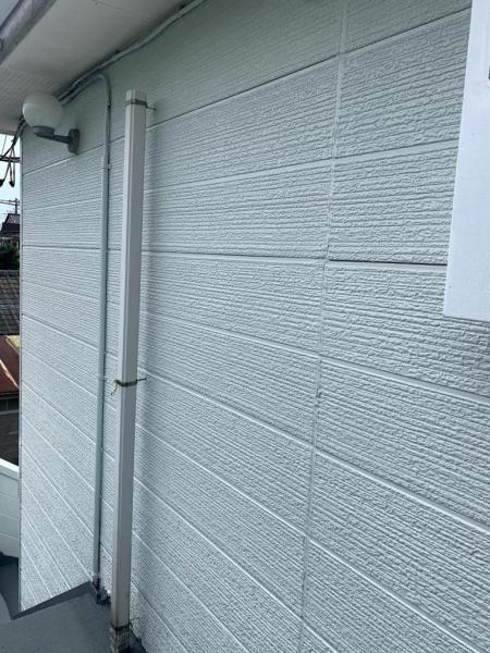賃貸アパートの劣化した外壁や鉄部分を塗り替え