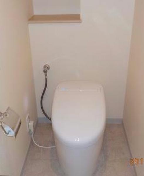 タンクレスでスッキリしたトイレに