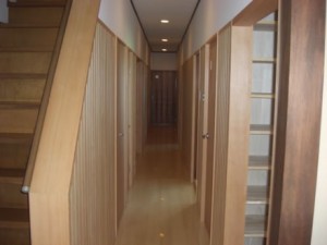 廊下が明るく、すっきりした印象になりました。
