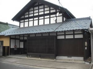 凛とした外観へと生まれ変わりました。