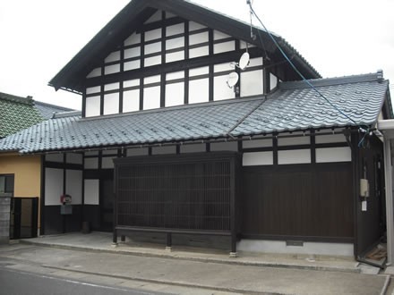 凛とした外観へと生まれ変わりました。