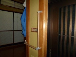 事故を未然に防ぐことが大切。玄関手すり取付リフォーム