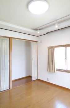 シンプルで明るい部屋に生まれ変わりました