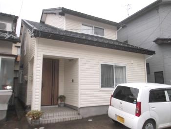 西洋風の明るい外観の家になりました。