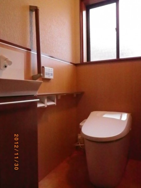 和室トイレから洋式トイレにリフォームしました。清潔感もあり、手入れも楽になりました。