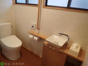 タイル張りのトイレを1つに。バリアフリーで将来も安心してご利用できます。