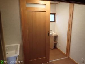 タイル張りのトイレを1つに。バリアフリーで将来も安心してご利用できます。