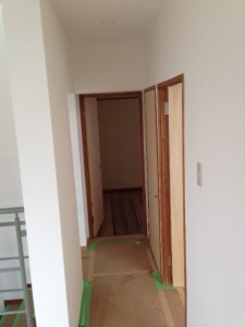 パーシモンウォールで自然、温もりのある部屋になりました