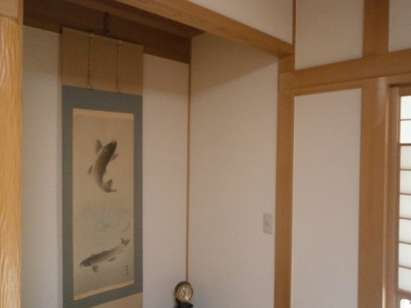 黄ばんだクロスの上から天然素材の塗り壁しました。