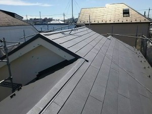 超耐久性に優れたスーパーガルテクトで屋根改修。日差しにも強い屋根へ。