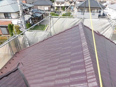 モニエル瓦の屋根メンテナンスで補修と塗装を行いました。