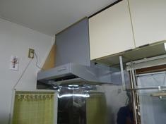換気扇を新しく交換したことでスッキリとした印象になりました。