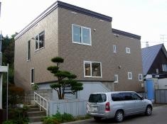 増築して二世帯が暮らせる家へ。バリアフリーにも配慮しています。