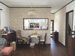 柄のあるクロスを全面張り替えたことで雰囲気も大きく変わりました！