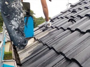 風格ある家にぴったりの屋根の色になりました