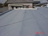 雨漏りが発生していた屋上に耐久性のある防水工事を行いました。