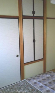 襖を形の違う引戸襖に取り替えたことで和室のイメージが変わりました。