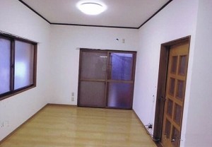 ピンクのキッチンが部屋を一気に明るくしてくれました