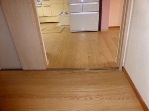 明るく温かみのあるキッチンに生まれ変わりました