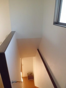 天井、壁を白のクロスを採用したので、家の中が明るく変わりました。