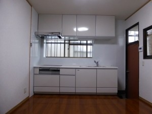 床も張り替え、オール電化に。新しいキッチンにわくわく。