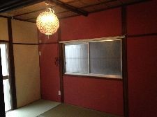 赤いクロスを一面だけに。雰囲気が大きく変わりました。