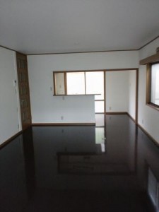床、壁、天井を張り替え、気持ちのいい空間に