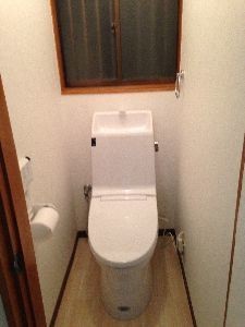 衛生的で明るく、掃除もしやすいトイレにリフォームです。