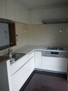 使い勝手抜群のL型の広々としたキッチンに。