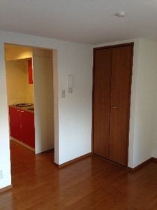 貸店舗の2階部分に居住スペースを2部屋造り、貸アパートとしました。