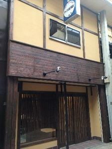 築80年以上の建物がきれいに再生され現代風の外観になりました！