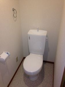 貸店舗の2階部分に居住スペースを2部屋造り、貸アパートとしました。