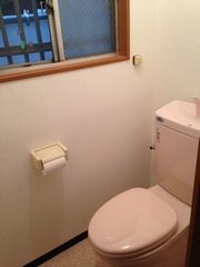かわいらしいピンクのトイレに変わり、清潔感もあります。