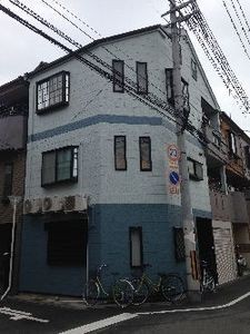 明るいブルーとグレーのお洒落なツートンカラーのお宅になりました。