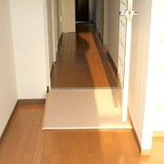 介護される人も介護する人も安心のスロープを設置しました。