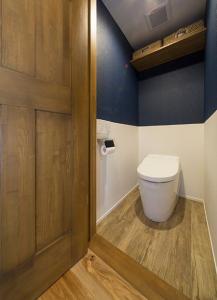 素材に拘りお洒落なトイレ空間へ