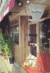 木や家具にこだわりのあるカフェのプランニングをお手伝いしました。