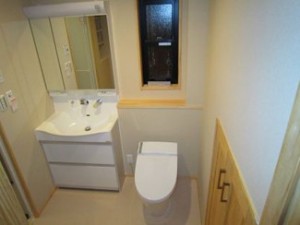 無垢パイン材をふんだんに使用し、全体的に素材を活かしました！