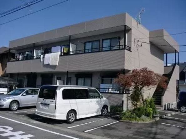 雨漏りの不安から屋上防水と共に外壁も塗り替えました。