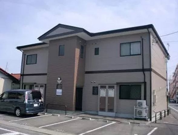 既存の外壁を活かしながら綺麗な外観に甦りました。