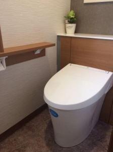 見た目もスッキリし、トイレ内の印象をガラリと変えることができました