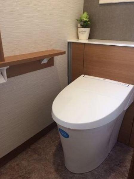 見た目もスッキリし、トイレ内の印象をガラリと変えることができました