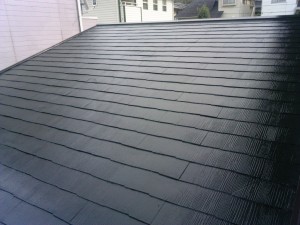 緑が特徴だった屋根を黒にかえたことで印象もガラリと変わりました！