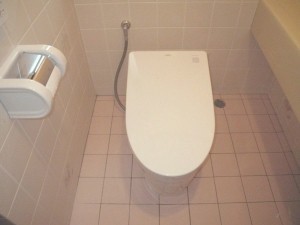 TOTOのネオレストに交換し、空間が常に綺麗に保てるように。