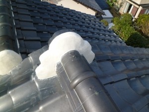雨漏りしないよう、漆喰で丁寧に補修しました！