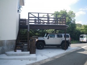 敷地を有効活用し工夫して、使い勝手のいい車庫にしました。