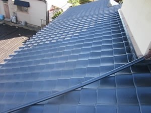 錆やコケが発生していた古い屋根が、新築にような新しい屋根になりました。
