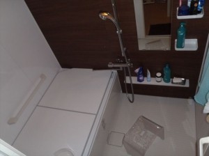 清潔感が保てる、お手入れのし易いユニットバスに取り替えました。