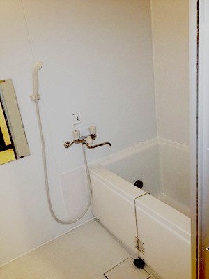 古くなってきたユニットバスの交換を行いました。